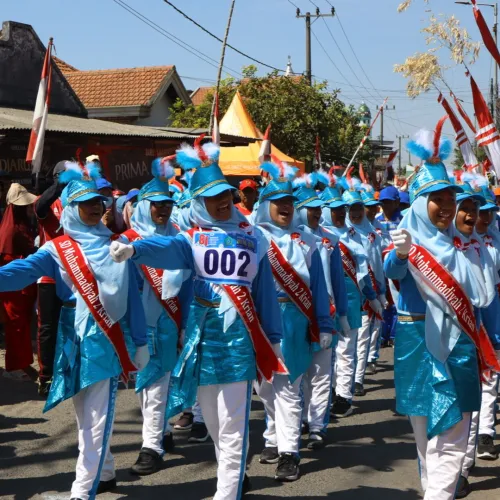 Juara 2 Gerak Jalan Kecamatan Krian, Kado Indah Siswa di Milad SD Mukrida ke-11